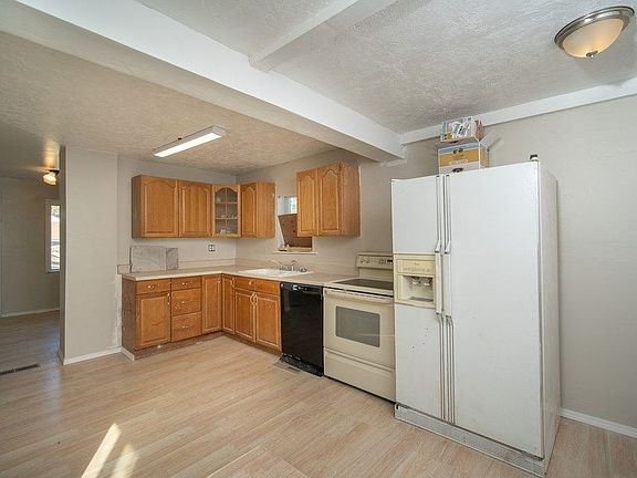 3rd image of 227 W 15th St