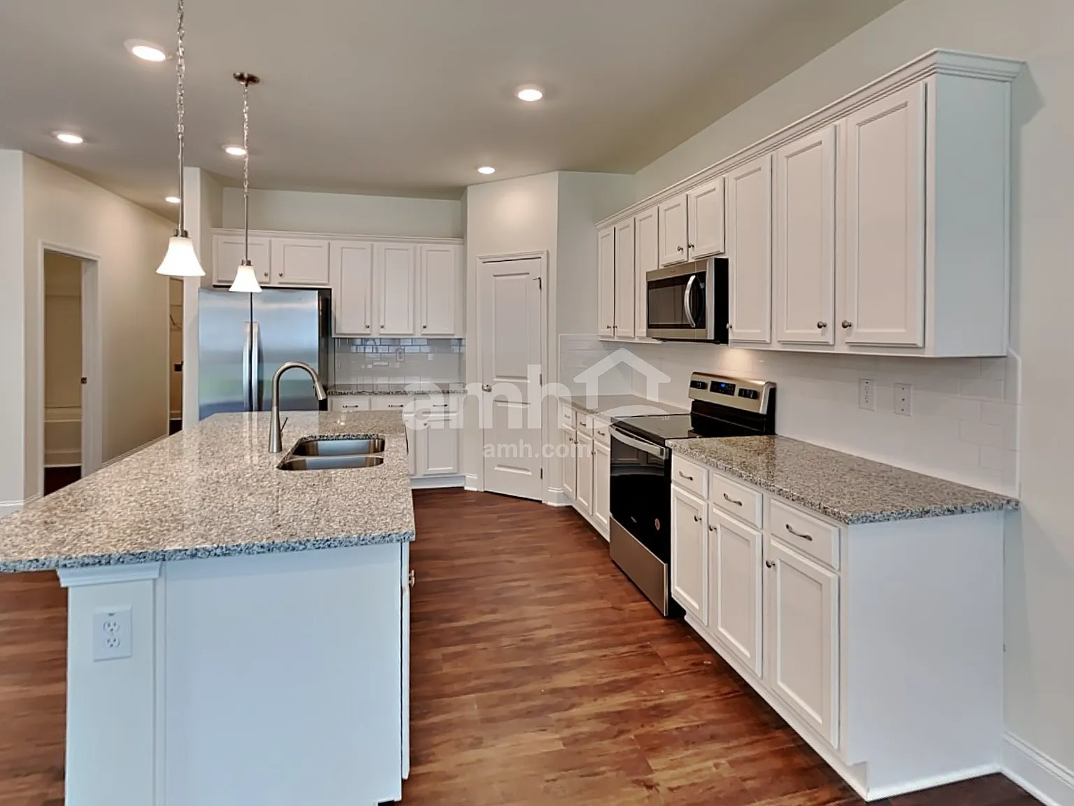 5 bed, 3.0 bath, 2377 sqft, $2,740 — Photo 3