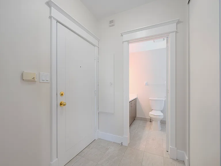 385 Bell St S — Photo 17