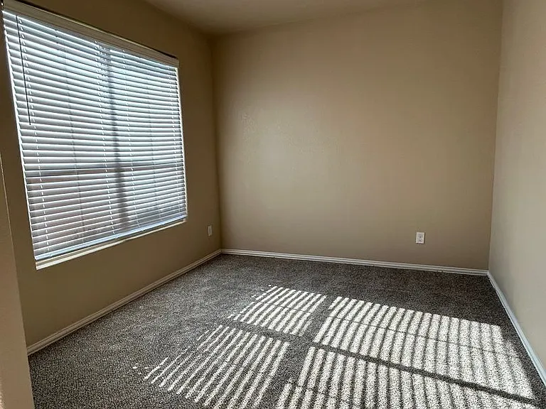 6917 Brooks Ranch Rd — Photo 2