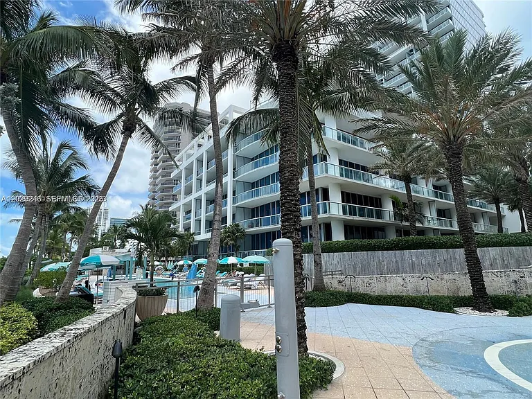 6799 Collins Ave #1501 — Photo 10