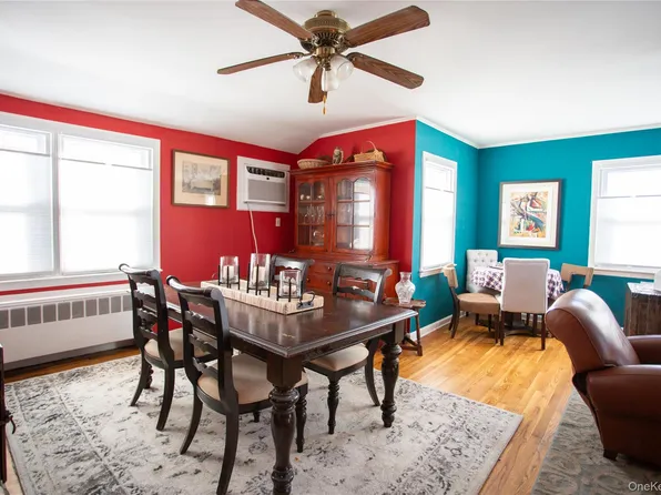 274 W Walnut St, Long Beach, NY 11561
