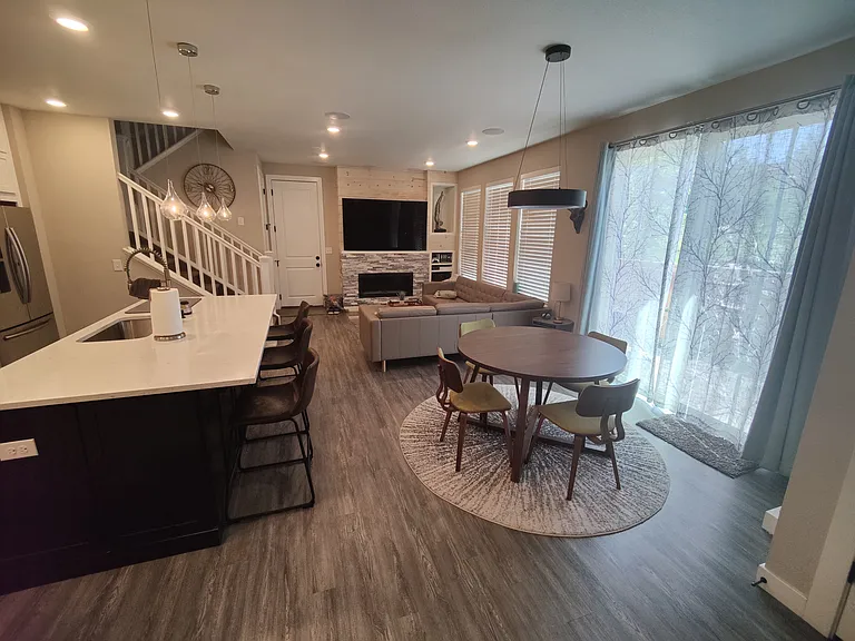 201 W Jamison Ct — Photo 6