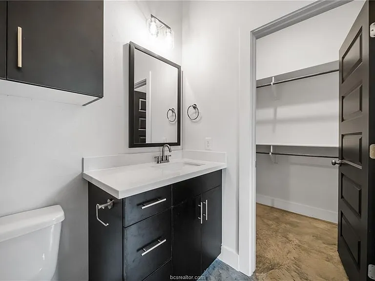 214 Lynn Dr — Photo 8