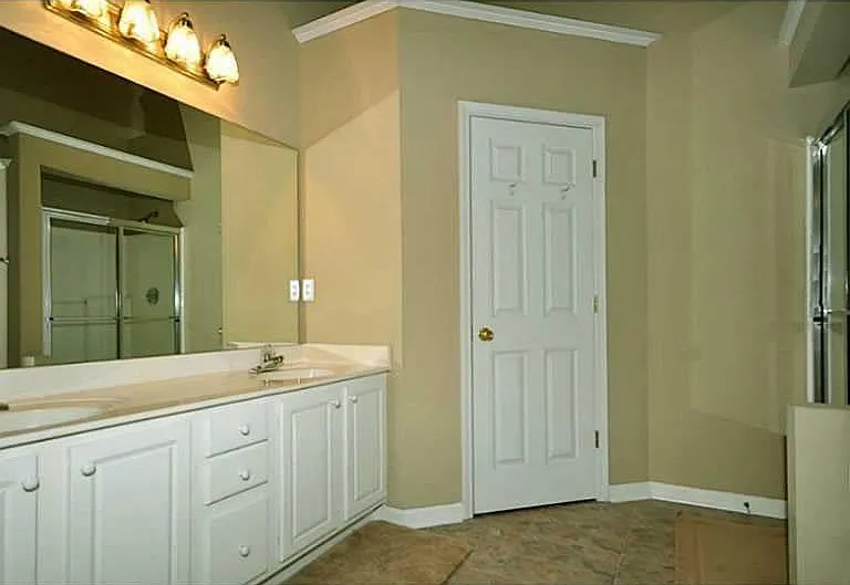 Bathroom off of main bedroom