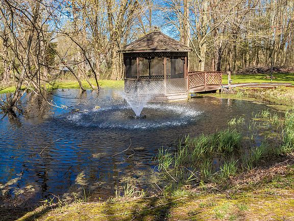 Pond w/Gazebo
