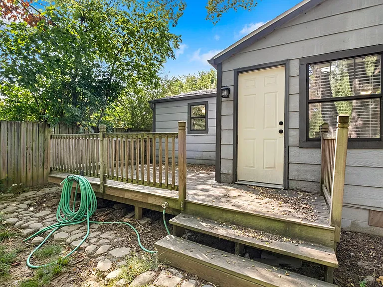 1022 W Holly St — Photo 24
