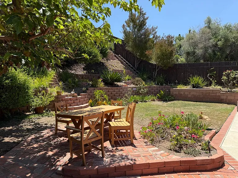 6246 Decanture St — Photo 2