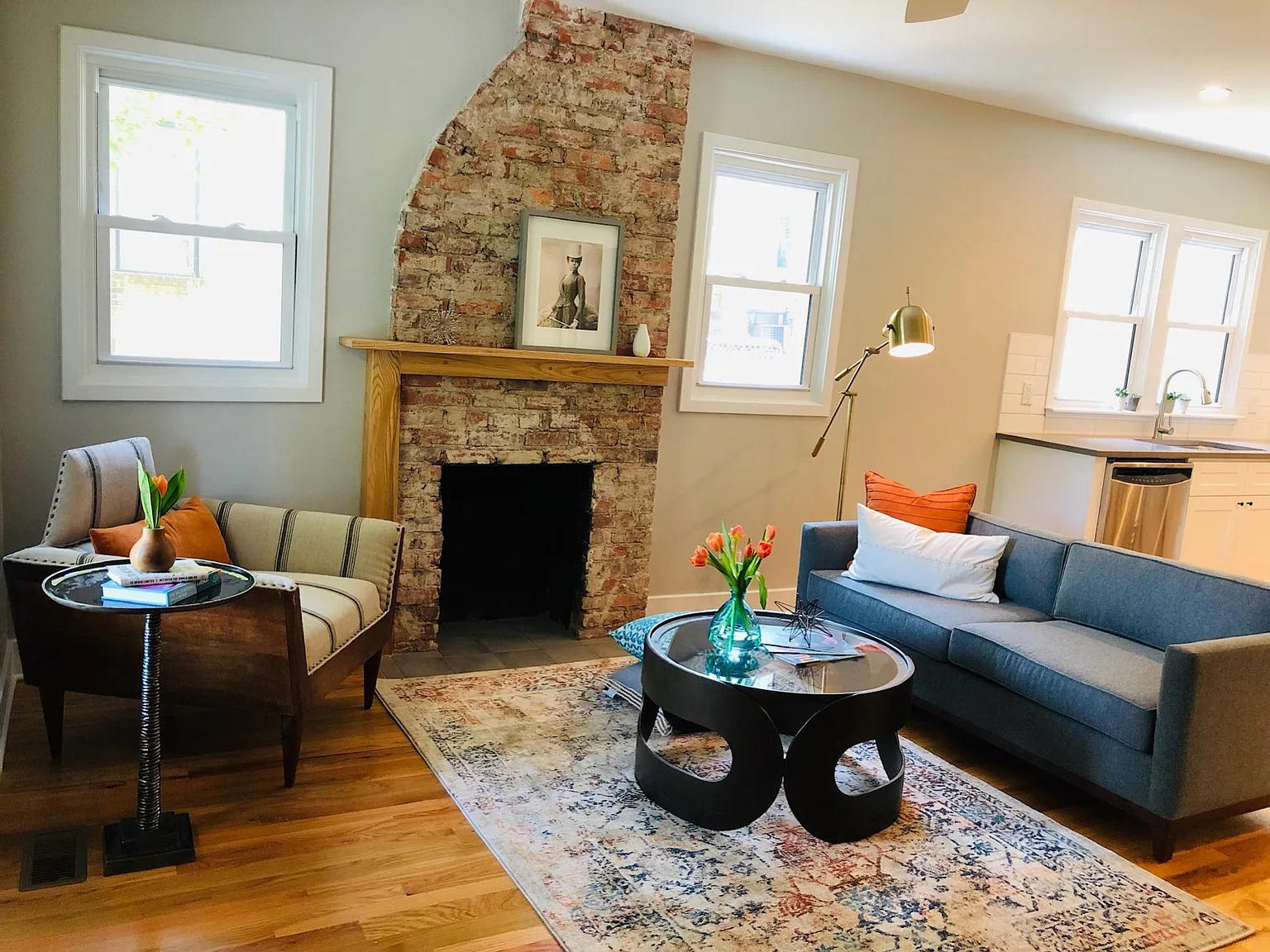 2 bed, 750 sqft, $2,100 — Photo 2