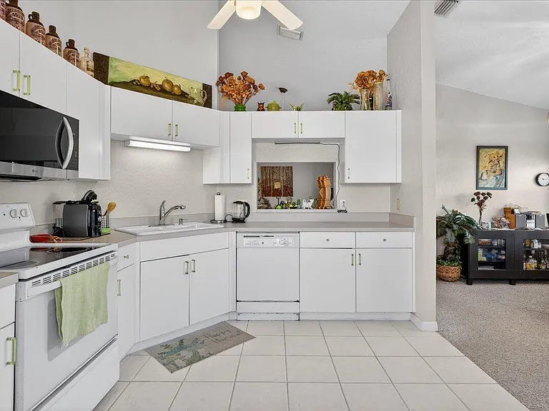 1810 Waterford Dr #6 — Photo 6