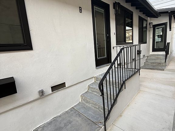 2nd image of 227 Avenida Serra APT B