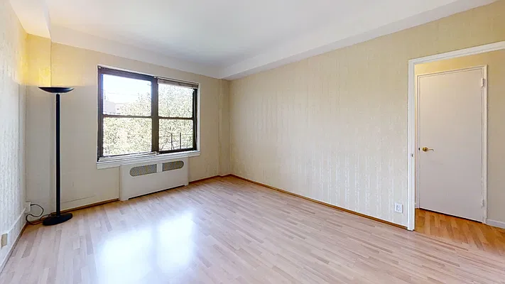 Sold by NYC Red Group LLC | media 23
