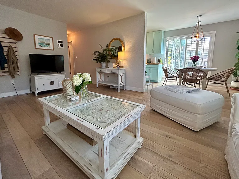 4930 Del Mar Ave #201 — Photo 3