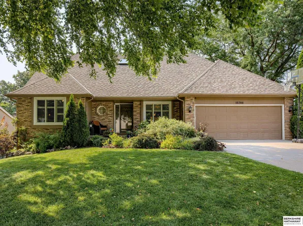 15706 Jackson Dr, Omaha, NE 68118