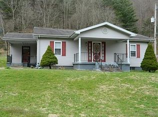 939 Raccoon Rd, Raccoon, KY 41557