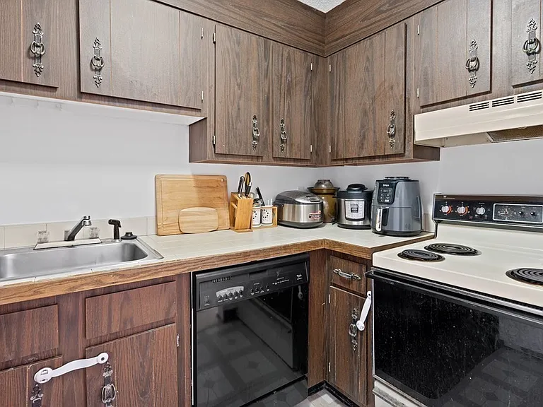 1186 Worcester Rd #220 — Photo 6
