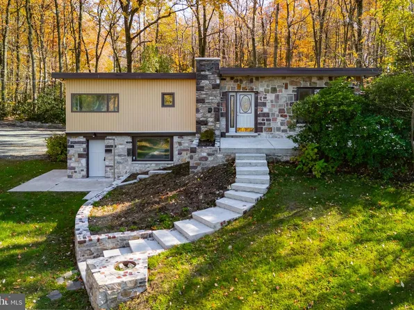 3211 Pricetown Rd, Fleetwood, PA 19522