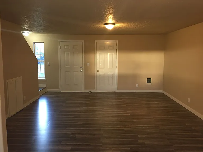 4486 Fergus Ave — Photo 2