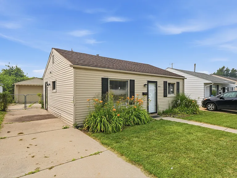 28311 Waverly St — Photo 14