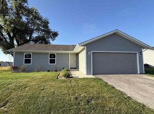 636 E Maple Beach Dr, Edgerton, WI 53534