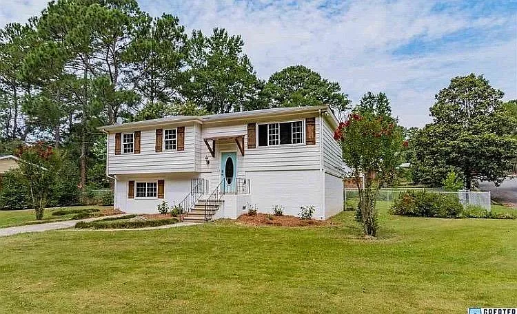 5104 Northumberland Rd — Photo 1