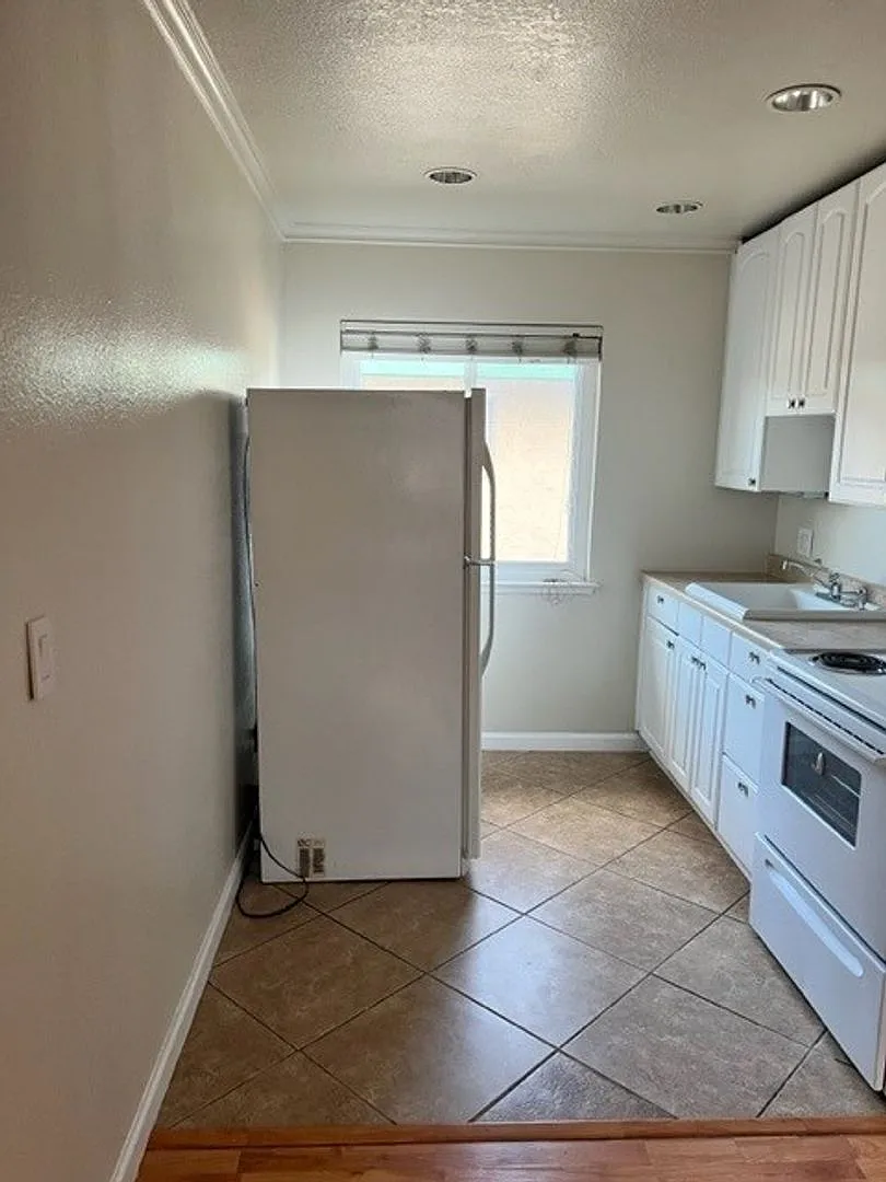 085 - 2982 Magliocco Dr — Photo 2