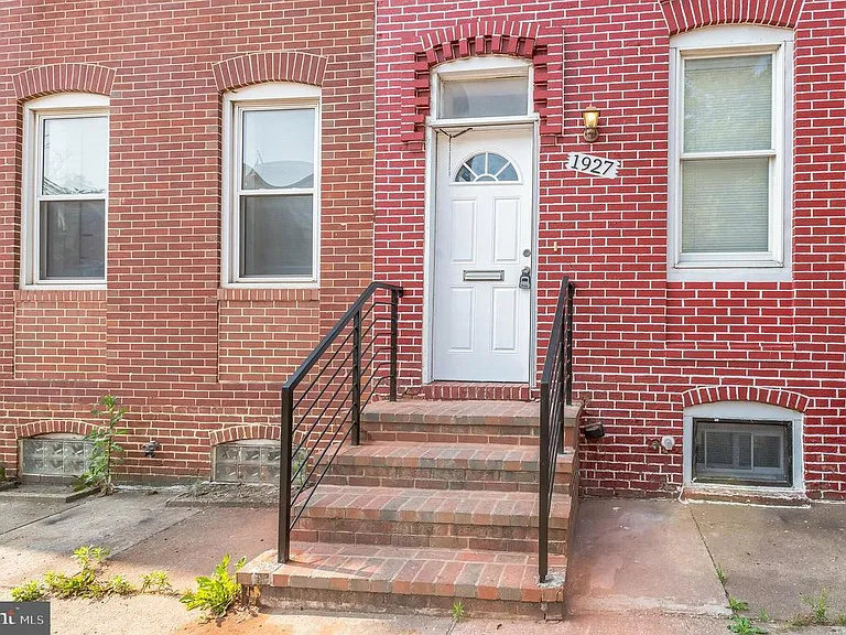 Hollins St — Photo 17