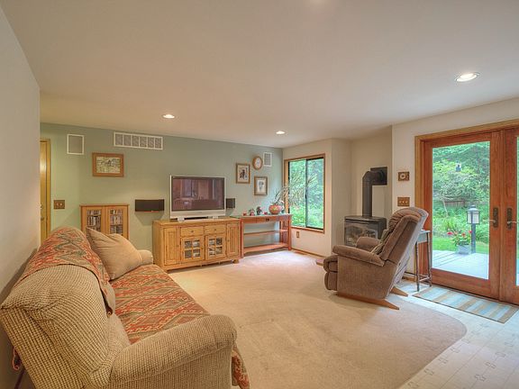3rd image of 45662 SE 129th St