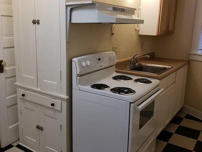 2068 NW Flanders St #8 — Photo 9