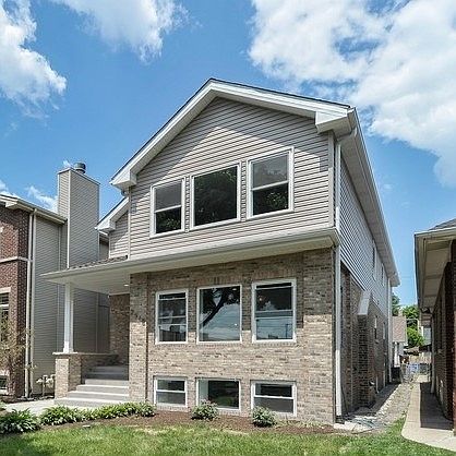 1st image of 2518 W Berteau Ave