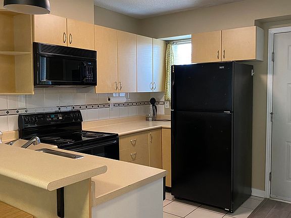 4th image of 528 Rochester Ave #612
