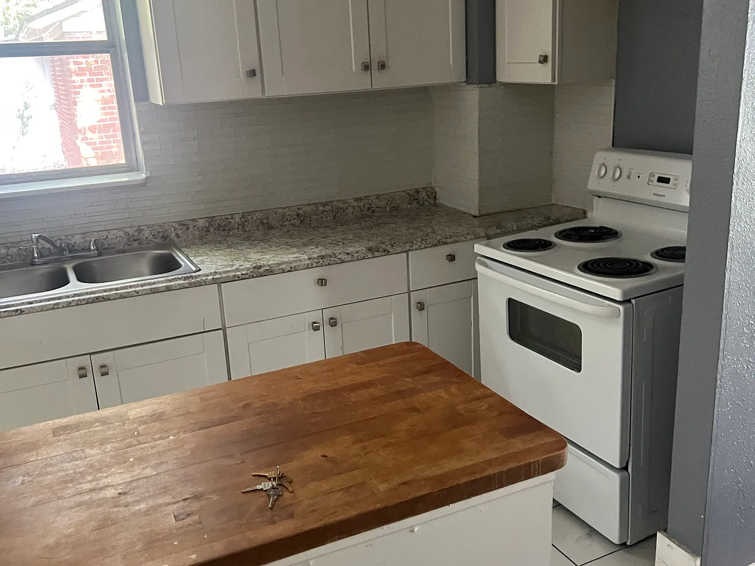 3 bed, 1080 sqft, $1,350 — Photo 4