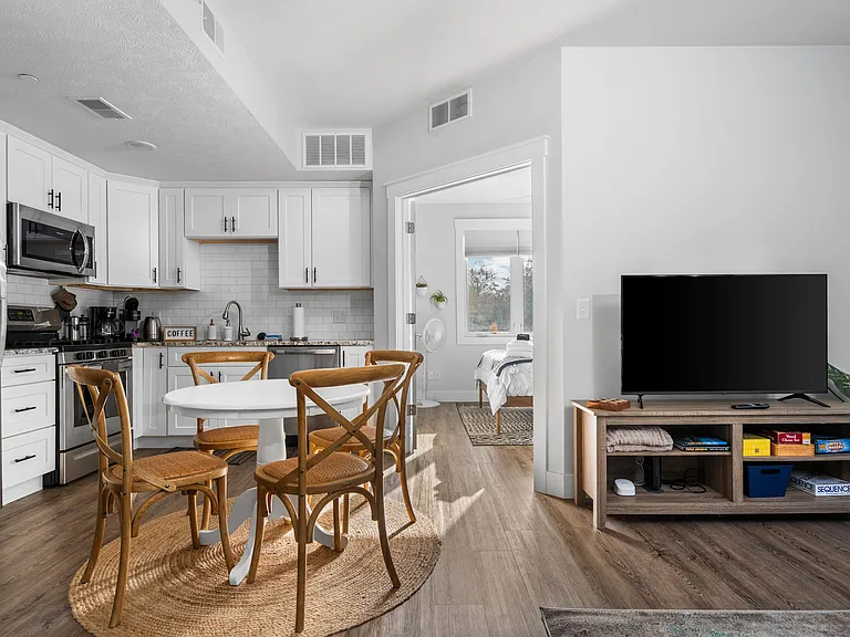 922 E Front St #201 — Photo 49