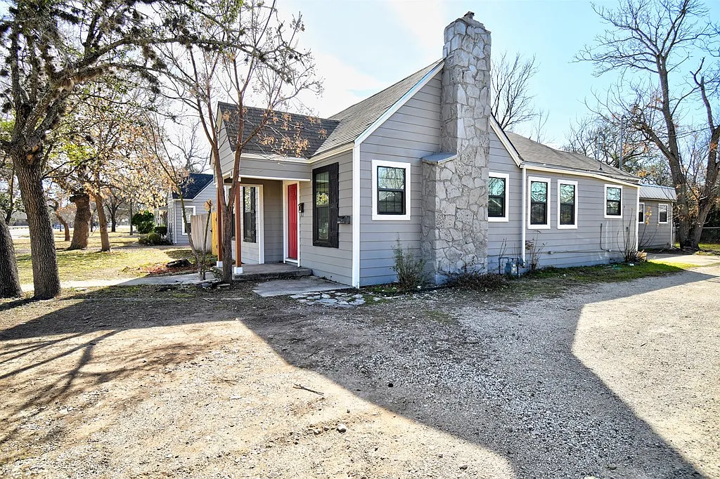 2 bed, 1.0 bath, 1000 sqft, $1,600 — Photo 2