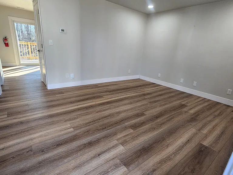 912 Oakcrest Dr #F — Photo 2