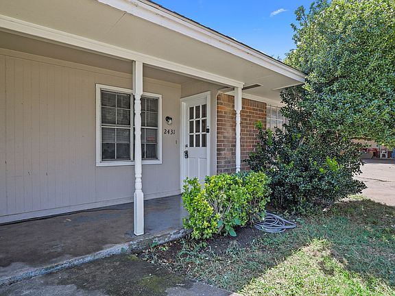 2nd image of 2429 Lakeview Cir #2431
