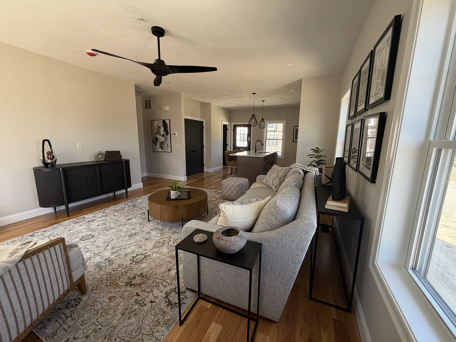 2 bed, 1.5 bath, 1800 sqft, $3,000 — Photo 3