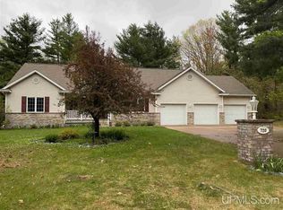 720 Bishop Woods Rd, Marquette, MI 49855