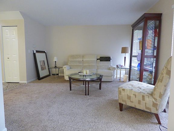 4th image of 2272 Woodside Dr