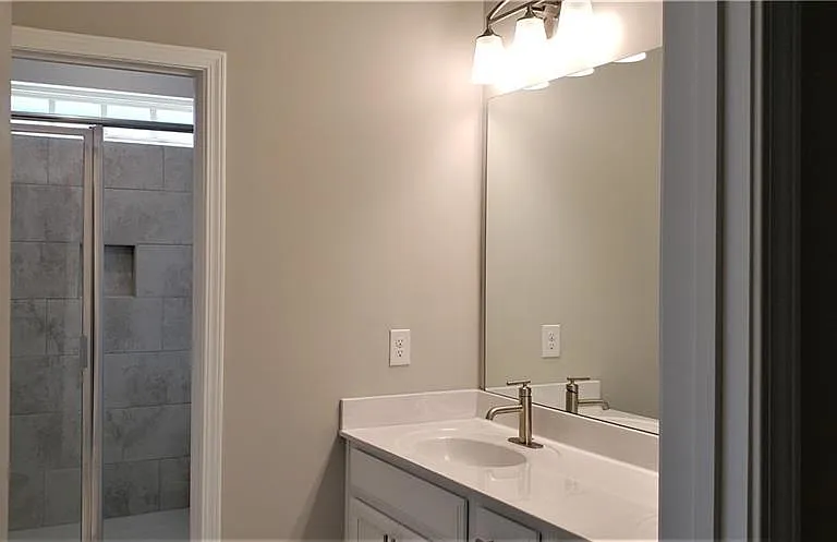 2695 Queenstown St — Photo 12