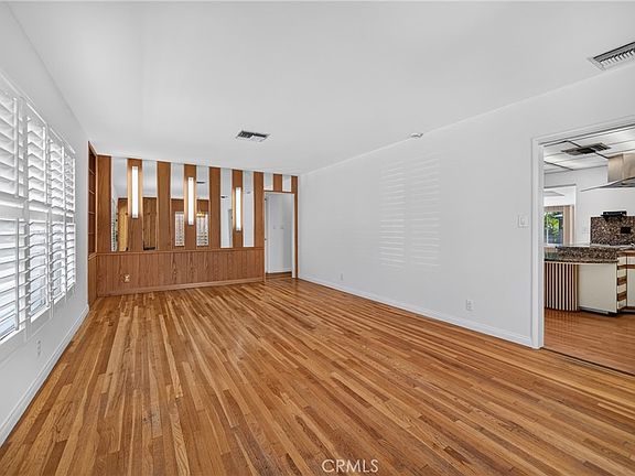 4th image of 17640 Kittridge St
