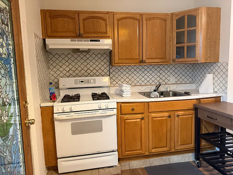 389 Van Duzer St #1B — Photo 6