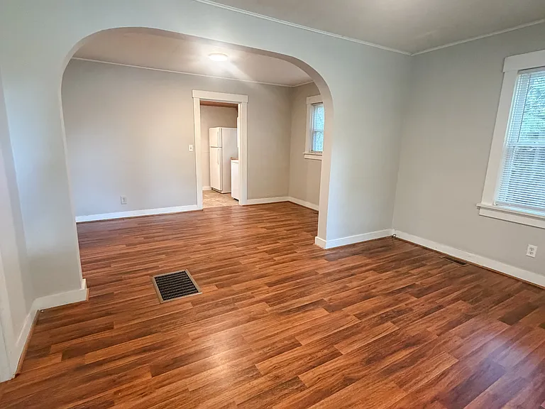 832 Sherman St — Photo 2