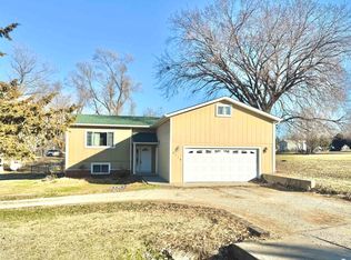 6716 Deer Trail Rd, Manhattan, KS 66503