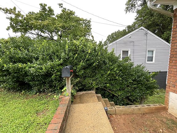 2nd image of 702 Crestwood Cir #2