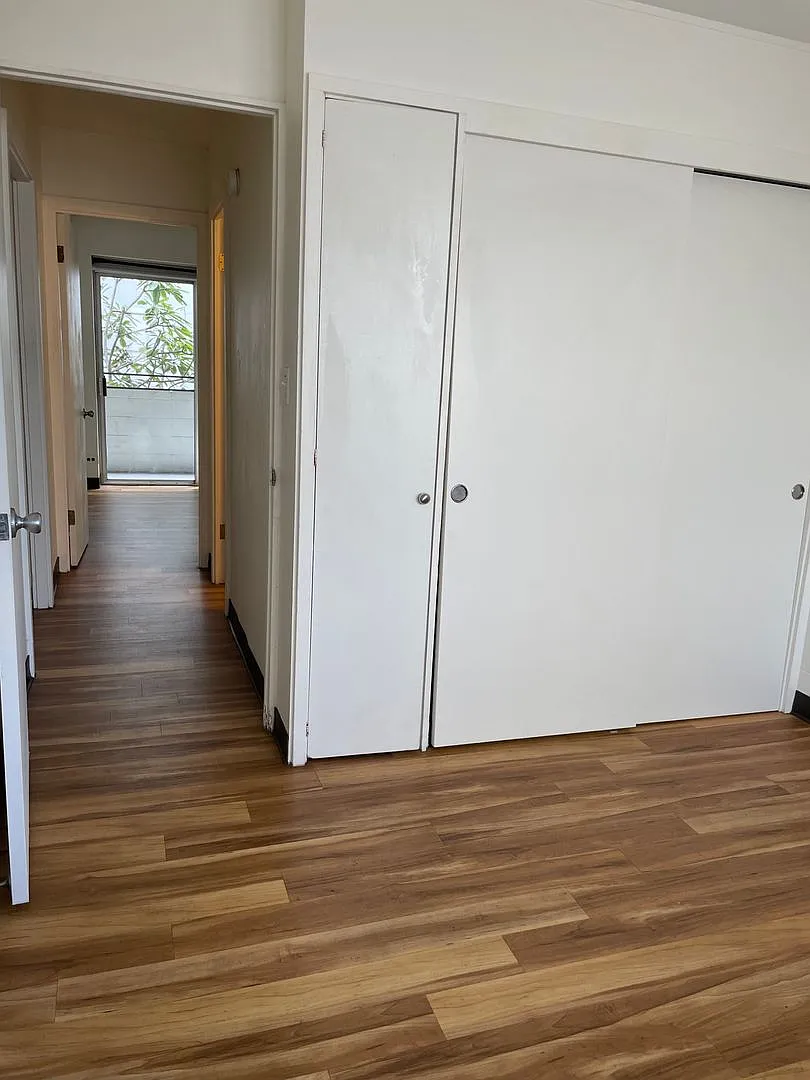 Building Photo - 2423 Cleghorn St #204