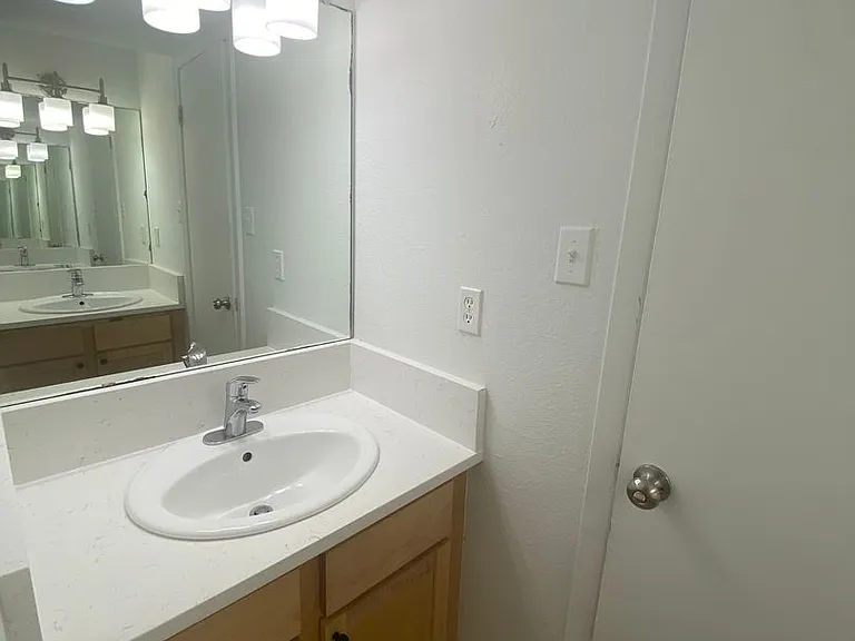 24 Flats Apartments — Photo 39