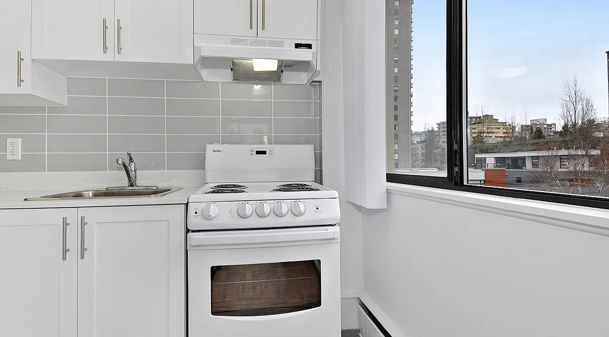 Pacific Beach Apartments — Photo 3