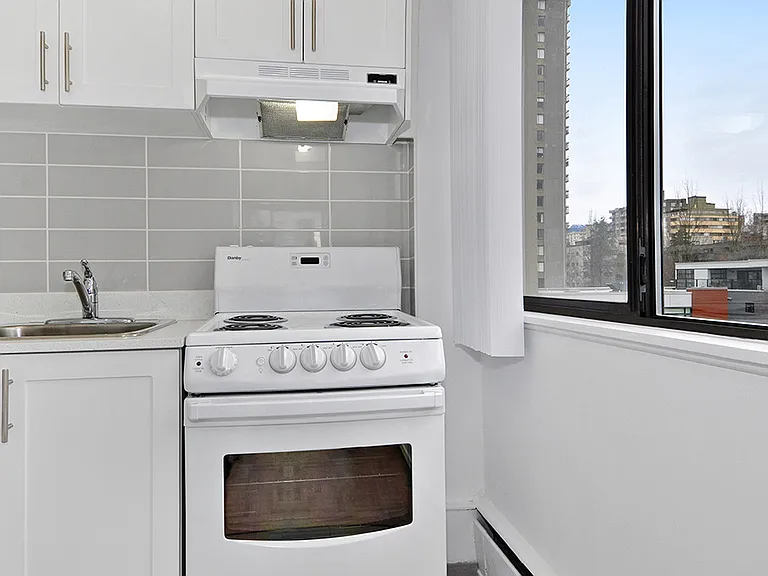 1380 Jervis St #607 — Photo 3