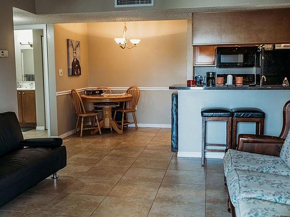 3rd image of 806 Lake Haven Sq Unit 201